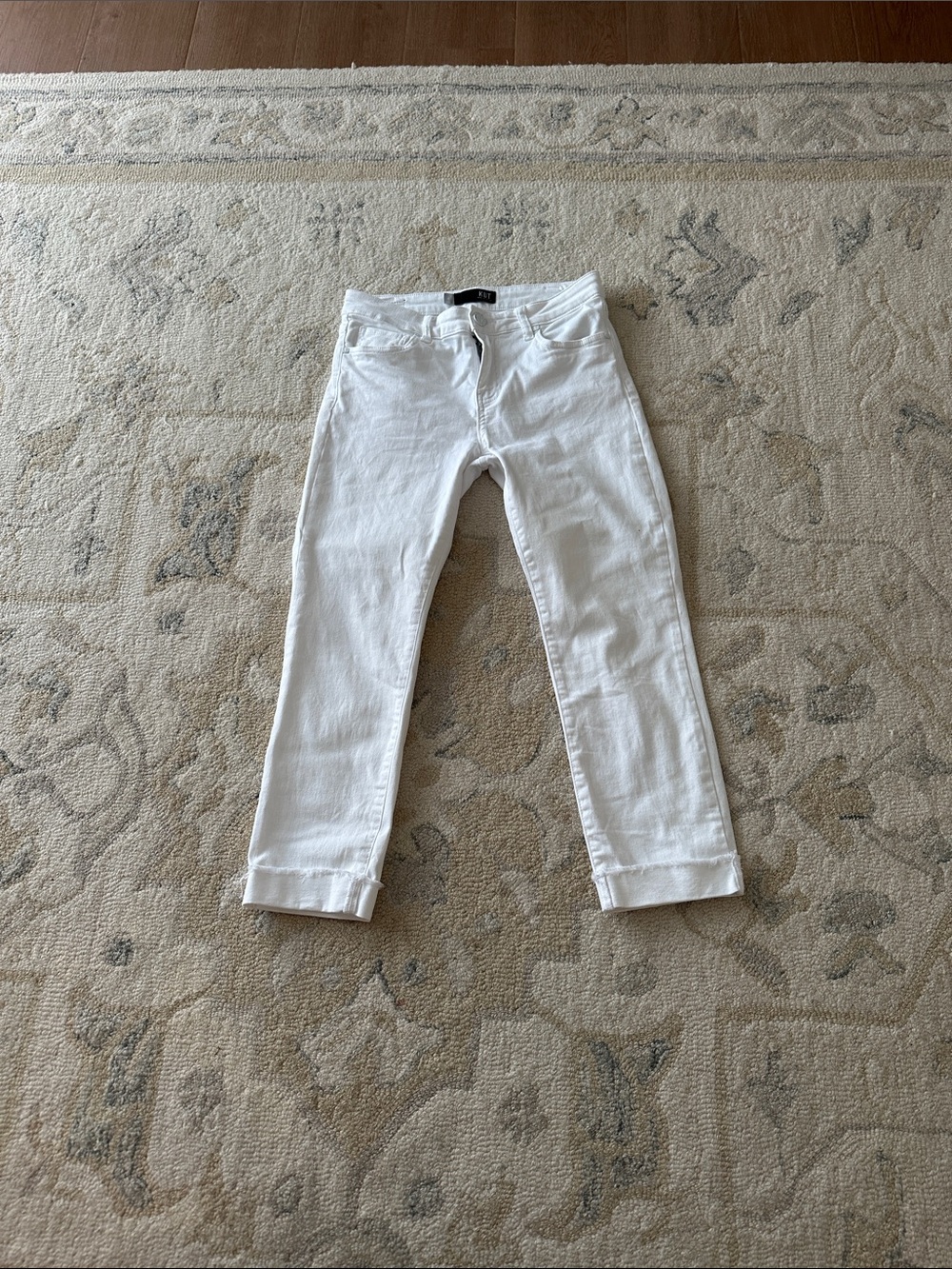 Kut from the Kloth White Cropped Ankle Skinny Jeans!